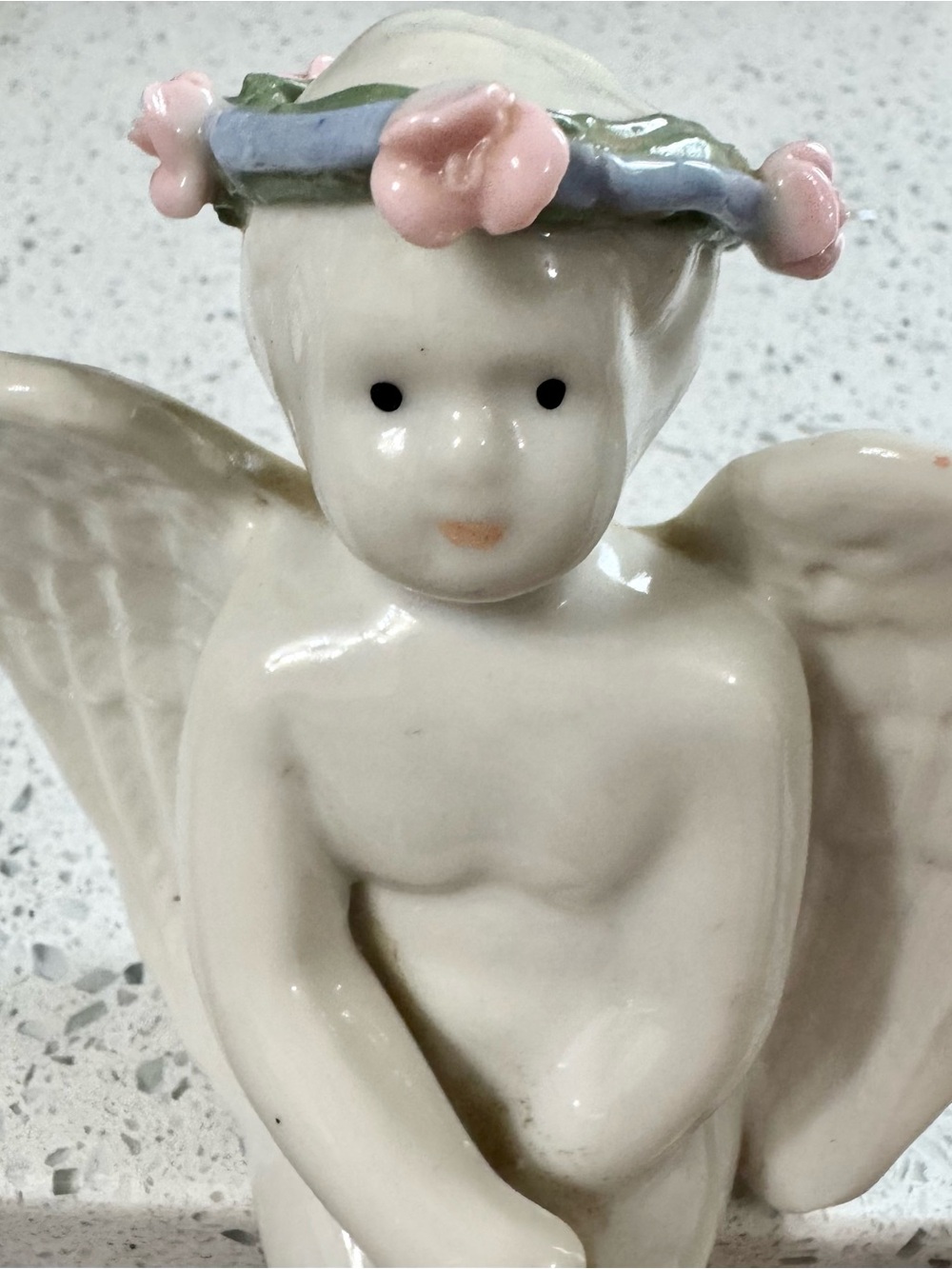 White Ceramic Sitting Cherub Angel Figurine Rose Wreath Vintage Home Decor - Picture 3 of 6